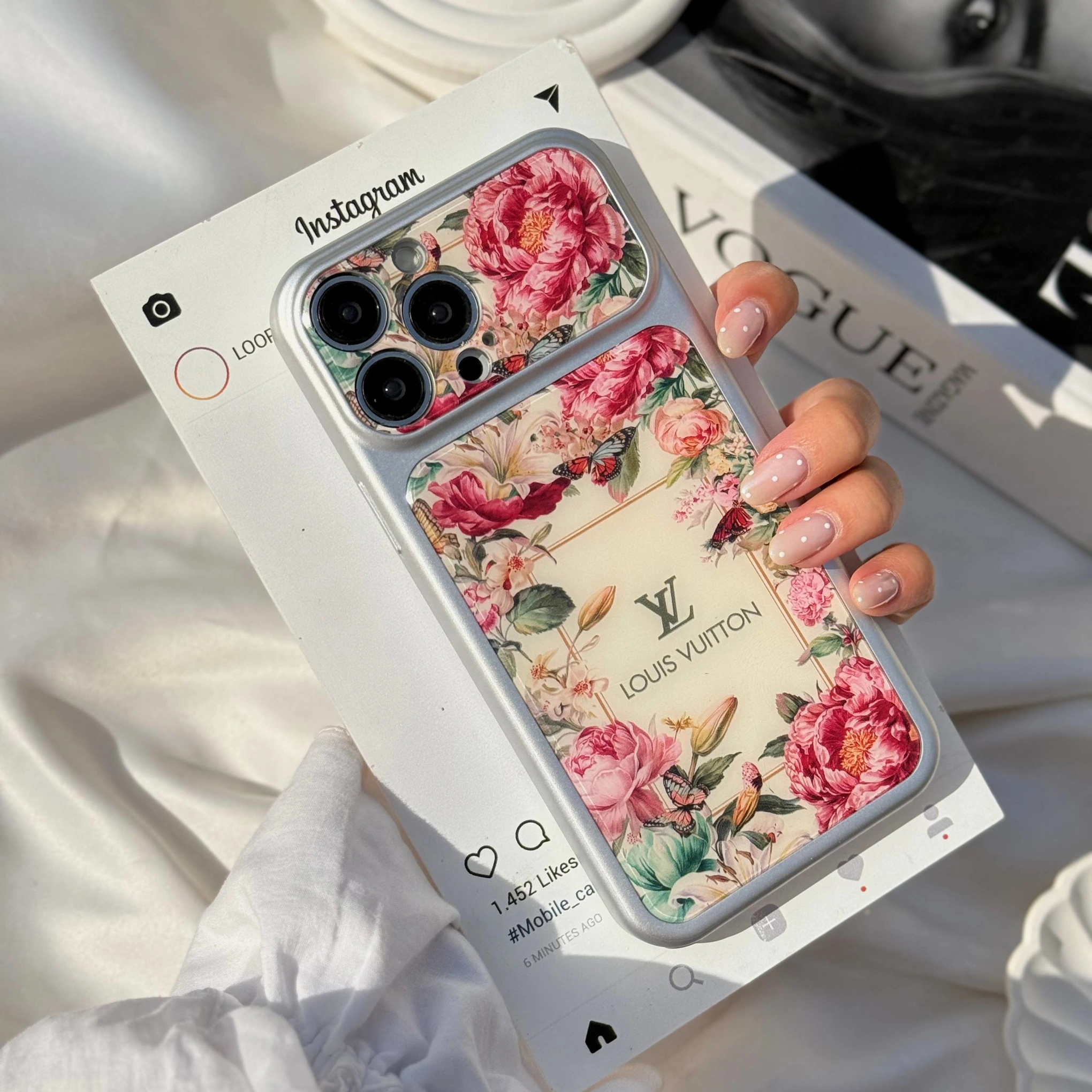 47138cee-bc49-4d54-a1de-96469d4dbfa4 قاب گوشی ال وی کیس گلدار (Lv Floral White) - تصویر 1