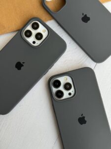 قاب موبایل آیفون سیلیکون اورجینال داخل جیر پایین بسته - تصویر 3