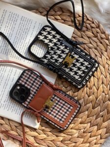 قاب موبایل آیفون پارچه ای و فلزی طرح باربری جاکارتی + بندست - تصویر 2